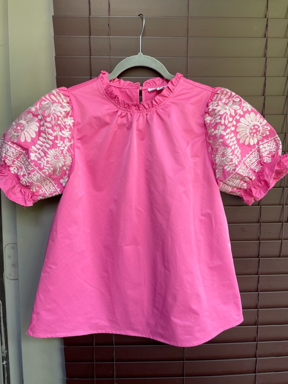 SOLD THML Pink Puff Sleeve with Floral Embroidery Ruffle Neck Top Size Small - Picture 4 of 9